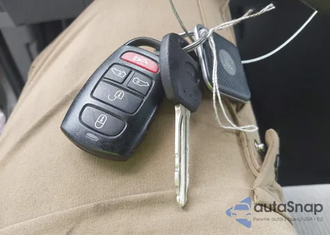 2011 Kia Sedona Lx z USA, uszkodzony, nr VIN KNDMG4C71B6389650